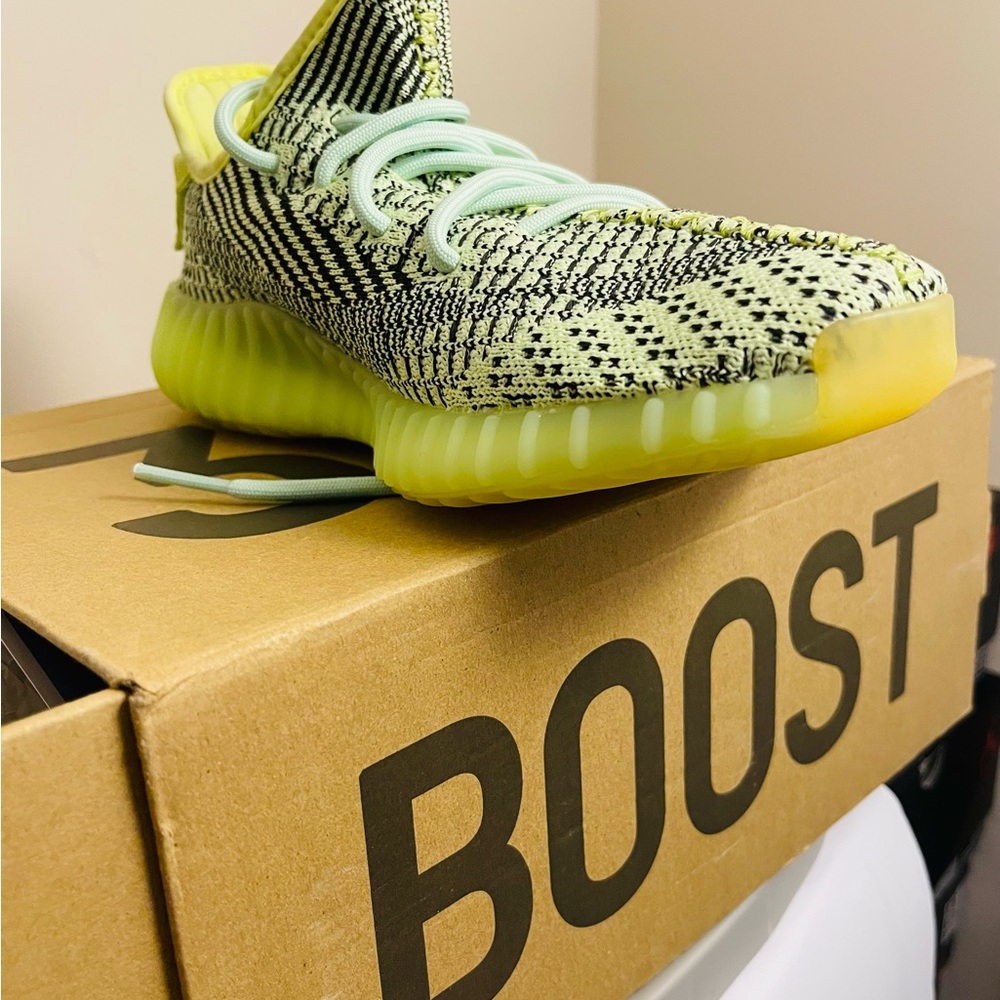 NWT Yeezy Boost sneakers - Picture 2 of 8